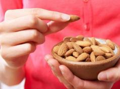 Mandler: fordelene og skaderne ved nødder for menneskekroppen