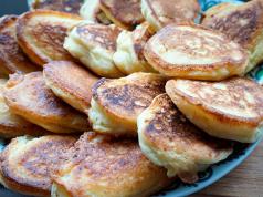 Pancakes with cottage cheese and milk